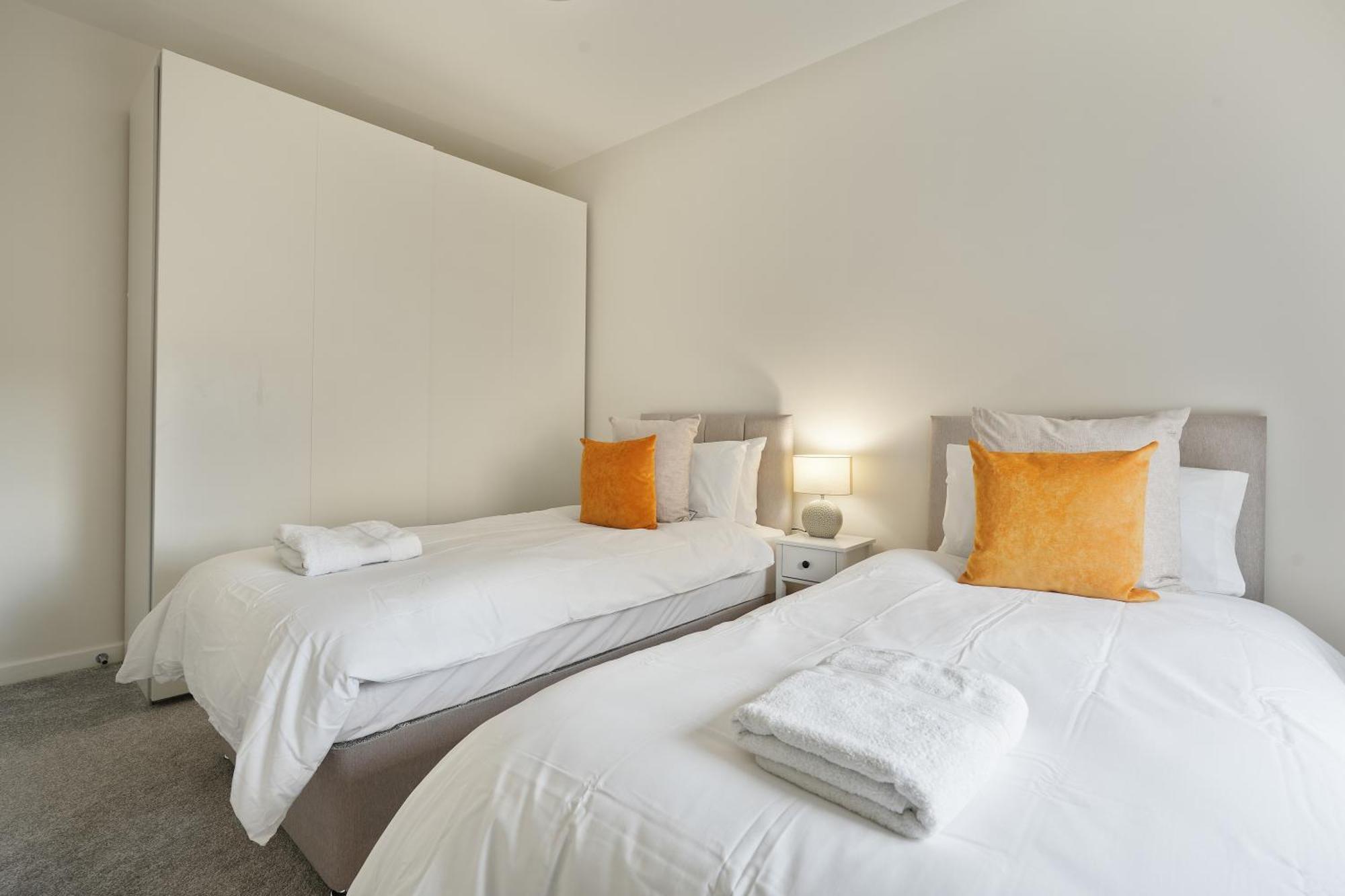 Mersey Way, Spacious 3 Bed Home, Close To Sheffield City Centre & Free Driveway Parking - Perfect For Workers, Groups & Families - Hosted By Stay Host Save Экстерьер фото