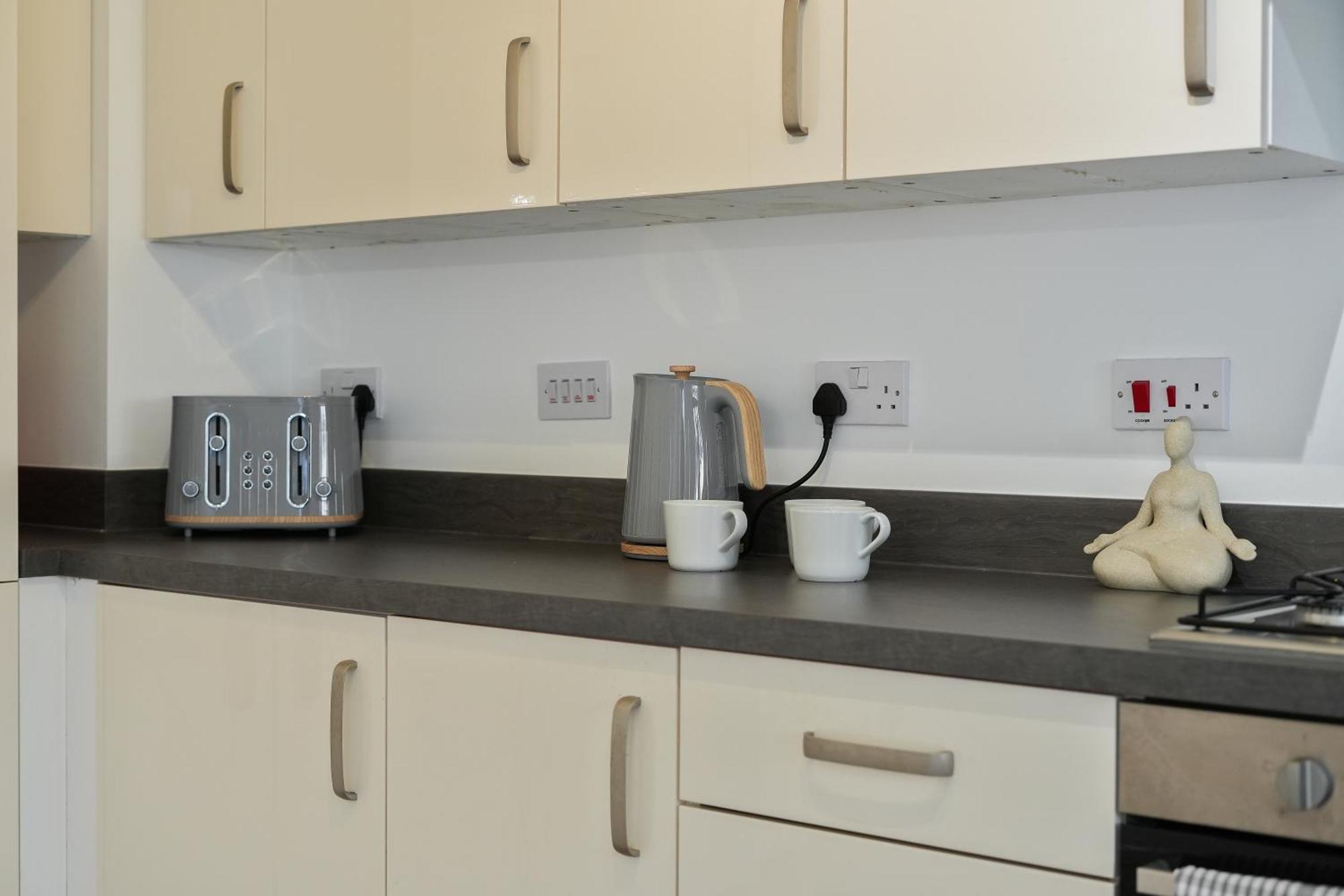 Mersey Way, Spacious 3 Bed Home, Close To Sheffield City Centre & Free Driveway Parking - Perfect For Workers, Groups & Families - Hosted By Stay Host Save Экстерьер фото